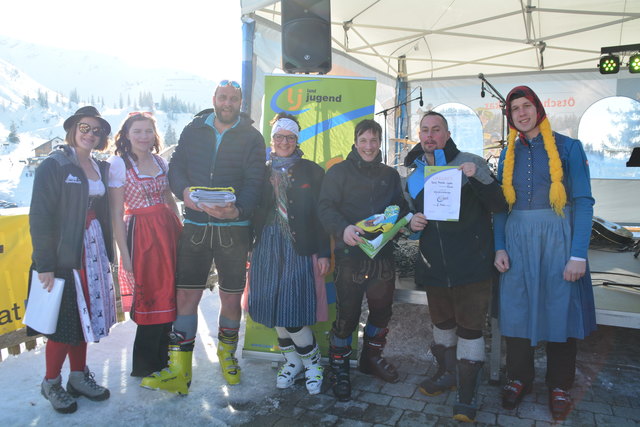 Die Gewinner der Dirndl Challenge bei der Siegerehrung auf der Latschenalm am Hochkar.