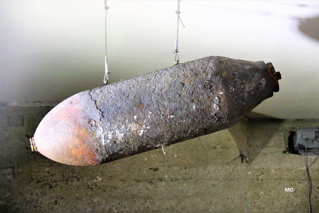 Ausstellung, Entschärfte Fliegerbombe, Haus des Meeres in Wien, Relikte aus dem Weltkrieg