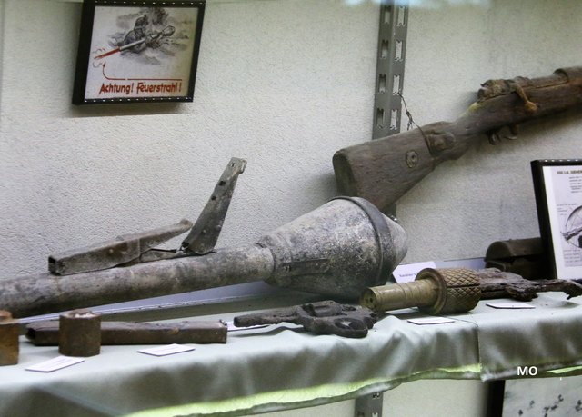Ausstellung im Haus des Meeres, Entschärfte Bombe, alte Waffen, Kriegsrelikte, Wien