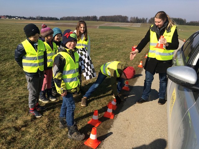 Beim Schätzen des Bremsweges haben sich fast alle Schüler vertan. | Foto: ÖAMTC