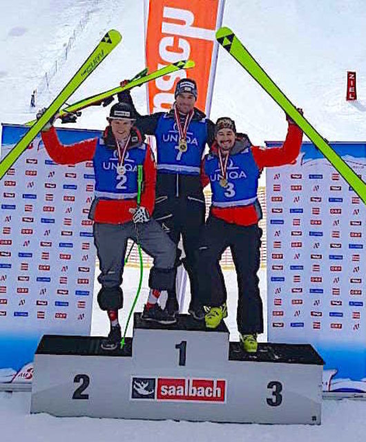 Max Lahnsteiner (2.), Meister Vincent Kriechmayr, Daniel Hemetsberger (3., v.l.)