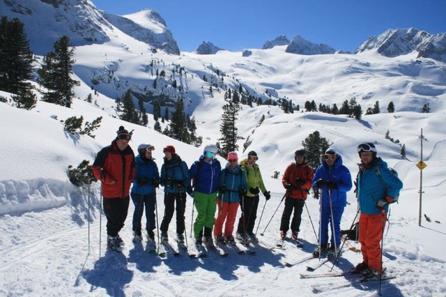 Die Pensionisten bei ihrer Schitour am Dachsteingletscher.