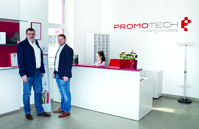 Geschäftsführender Gesellschafter Günter Benninger und Michael Benninger im neu geschaffenen Empfangsbereich von Promotech.