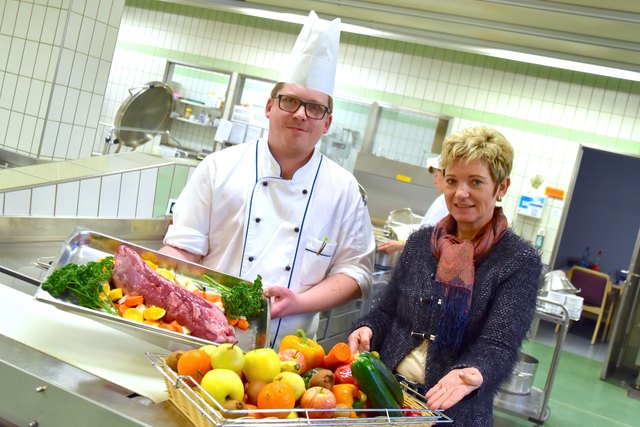 Frische, die man sieht und schmeckt: Melks Landesklinikum-Küchenchef Gerald Langthaler und Christa Pehn.