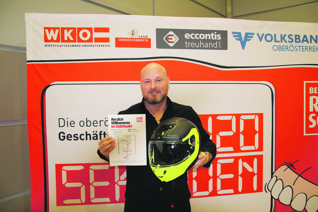 Jürgen Weiss präsentierte einen intelligenten Motorradhelm. Neben Kamera und Möglichkeit zur Kopplung mit dem Smartphone ist ein vollautomatischer Notfall-Assistent integriert.