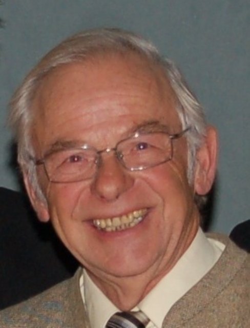 Volkmar Zobl, ehemaliger Obmann des Kulturvereins "Chrumbas". Er hat uns von den Bezirksblättern die "Solinger Chronik" geliehen. | Foto: Archiv BB