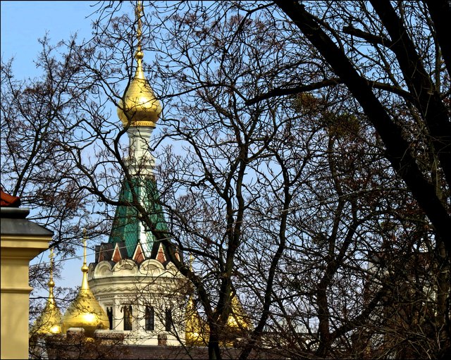 Ich meine natürlich den Baum, dessen Laub normalerweise unsere Russisch-Orthodoxe Kirche vor unseren Blicken verbirgt.