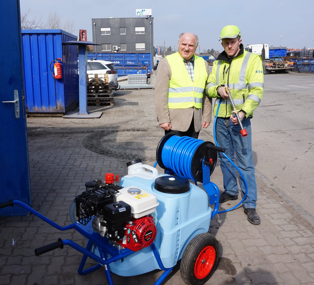 Himberg: Das neue Sprühgerät ist schon im Einsatz | Foto: Wendl