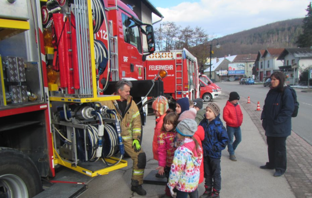 Die Kinder waren sehr interessiert an den Fahrzeugen. | Foto: FF Pressbaum