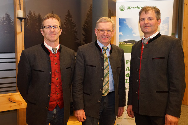 Geschäftsführer Gottfried Gabl (li.) Landesobmann Christian Angerer (Mi.) und Obmann Martin Alber freuen sich über die gute Entwicklung des Maschinenring Tiroler Oberland. | Foto: Maschinenring