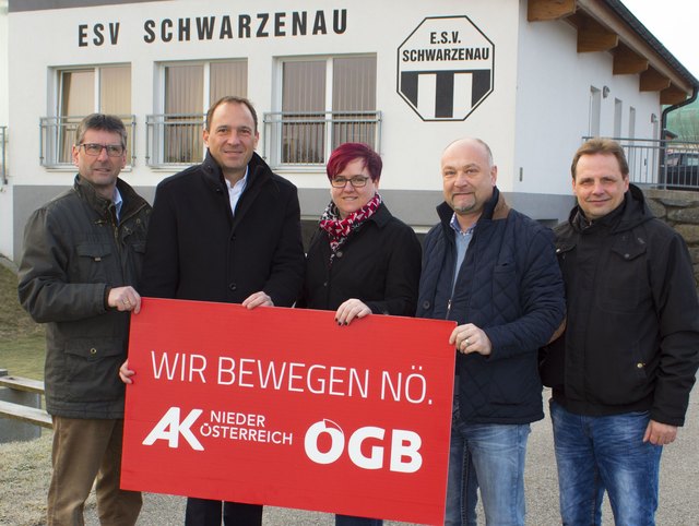 Auf das AK-ÖGB-Familienfest Waldviertel am 16. Juni 2018 ab 10 Uhr freuen sich schon Reinhardt Scheidl (ESV-Schwarzenau), ÖGB-Landessekretär KR Christian Farthofer, Doris Widhalm (Obfrau der Kinderfreunde Schwarzenau), ÖGB-Regionalsekretär Franz Steindl und AK-Bezirksstellenleiter Jürgen Binder von der AK Zwettl. | Foto: AK