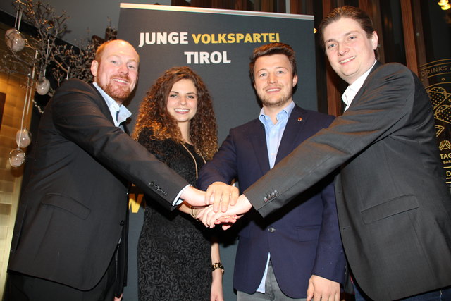 JVP-Landesobmann NR Dominik Schrott mit dem neuen Team Susanne Vrhovac und Eduard Fröschl und dem scheidenden Landesgeschäftsführer Matthias Weger. (v.l.) | Foto: JVP