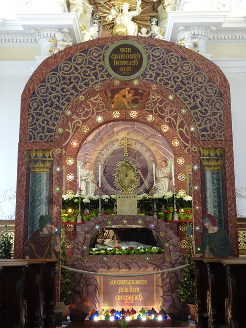 Dieses Heilige Grab, das einst der Redemptoristenpater J. Weilharter in einer Art Jugendstil geschaffen hat, ist ein echtes Kunstwerk