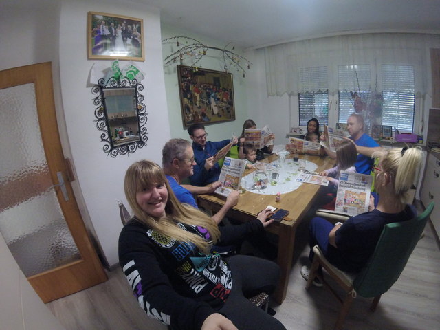 Familienmomente: Jeder liest sein "BEZIRKSBLATT"