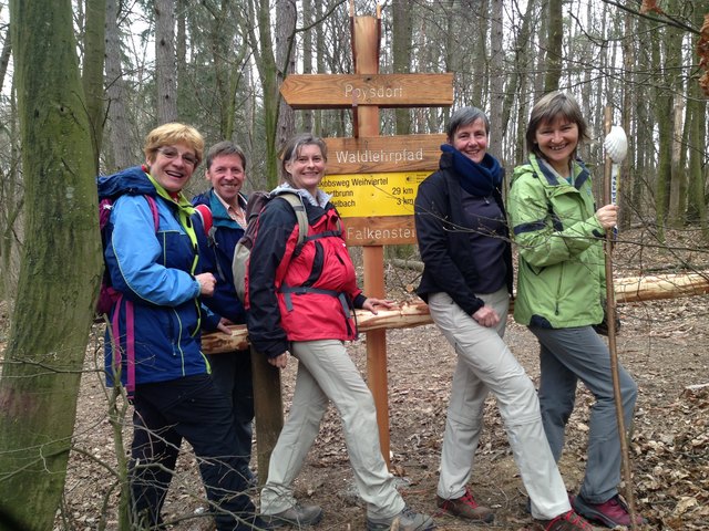 Bernadette Prinz, Gottfried Löw, Gabriele Dienstl, Karin Heindl, Pilgerführerin Andrea Löw: Schritt für Schritt am Jakobsweg bis nach Mistelbach.