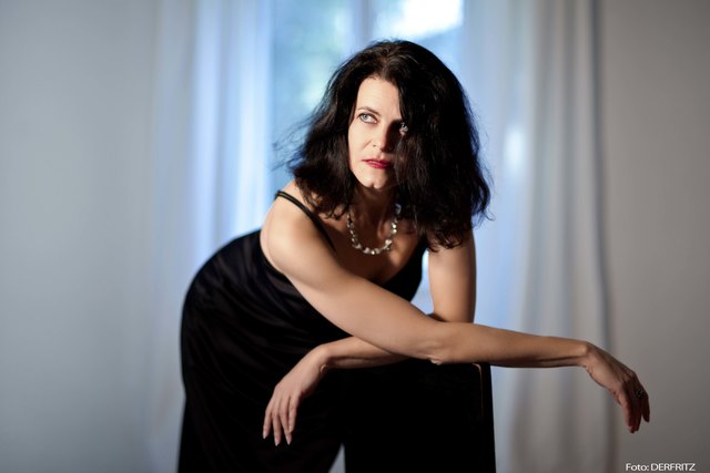Klaudia Reichenbacher als Polly Paradise (Fotocredit: DERFRITZ)