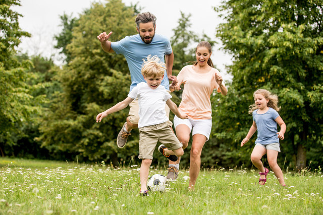 Viel Sport in jungen Jahren schützt später vor Osteoporose.