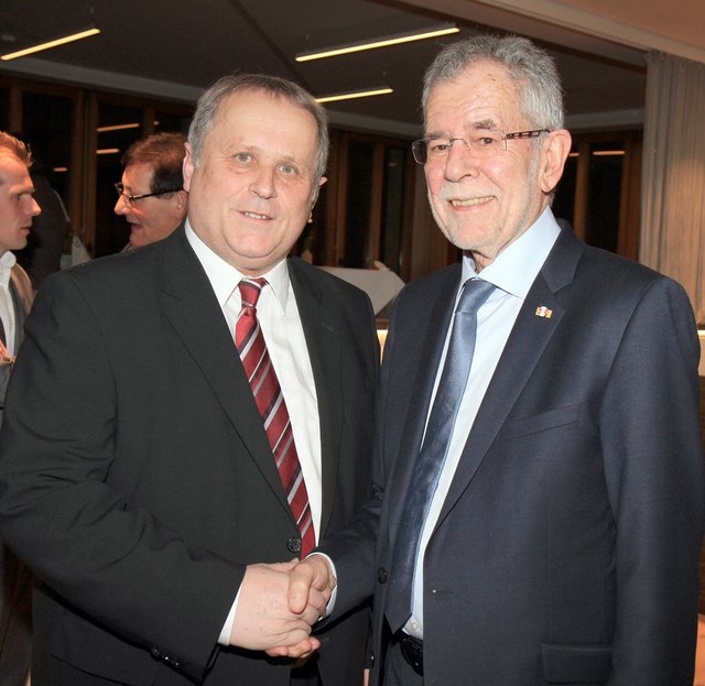 Bundespräsident Alexander van der Bellen sagte Bürgermeister Andreas Grandits (links) einen offiziellen Gemeindebesuch zu. | Foto: Gemeinde Stinatz