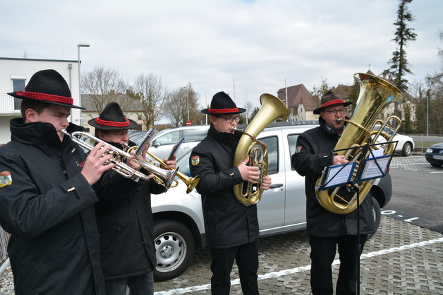 Bei der Eröffnung der neuen Wohnhausanlage in Purgstall spielten die Blasmusikanten auf.
