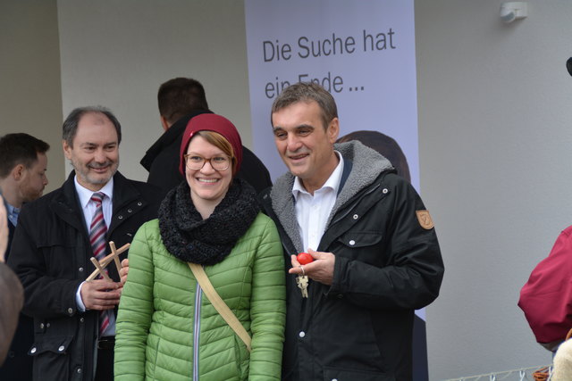 Schlüsselübergabe in Purgstall an der Erlauf: Die Mieter freuten sich darüber, ihre brandneuen Wohnungen beziehen zu dürfen.