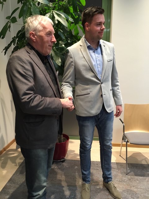 Dominik Steindl zieht für die FPÖ in den Neulengbacher Gemeinderat ein. Bürgermeister Wohlmuth hat den neuen Gemeinderat angelobt.