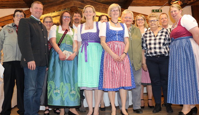 Große Freude gab es beim EC Rummlerhof, der sich ebenfalls über einen Pokal freuen durfte.