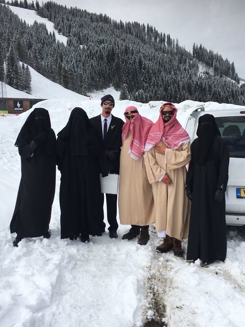 Die Scheichs und ihr Anhang - bereit für die Aktion 1. April | Foto: Privat