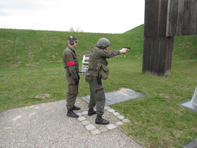 Die militärischen Schussübungen sind genau geregelt, gesichert und protokolliert.