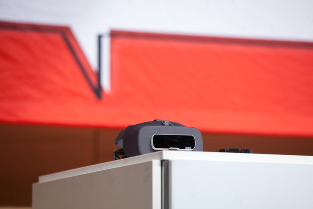 Des Siegers Werkzeug: Die VR-Brille in die ein Smartphone eingelegt wird.