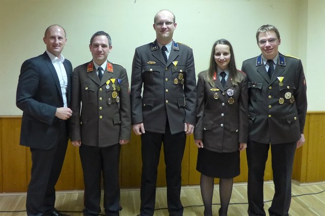 Das neue Kommando der FF Hohenzell mit Bürgermeister Thomas Priewasser. | Foto: FF Hohenzell