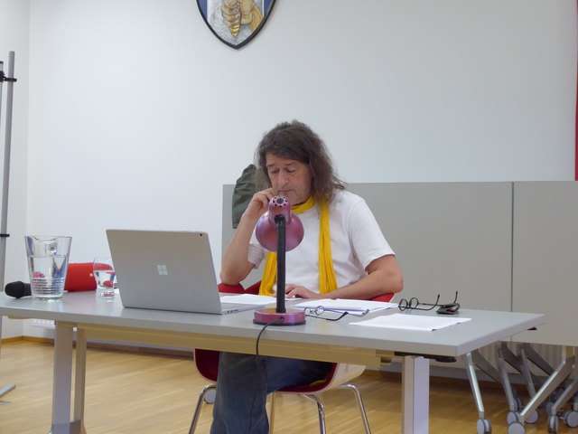 Mike Markart bei seiner Lesung in St. Michael. | Foto: Marktgemeinde St. Michael i. O.