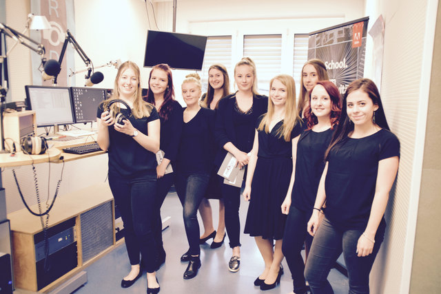 Die neun Schülerinnen bringen viele neue und kreative Ideen in das Schulradio Prodio ein.