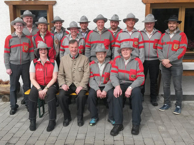 Die Einsatzgruppe Zederhaus mit Bürgermeister Pfeifenberger, der allen Hüte sponserte. | Foto: Berg- und Naturwacht Zederhaus