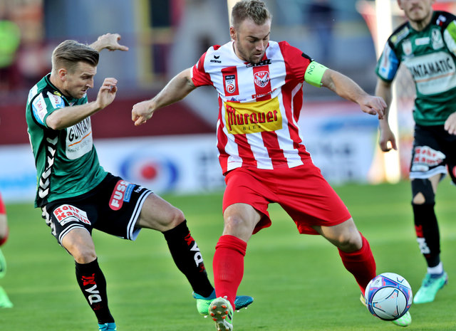 KAPFENBERG,AUSTRIA,06.APR.18 - SOCCER - Sky Go Erste Liga, KSV 1919 vs SV Ried. Image shows Manuel Kerhe (Ried) and David Sencar (Kapfenberg). Photo: GEPA pictures/ Hans Oberlaender