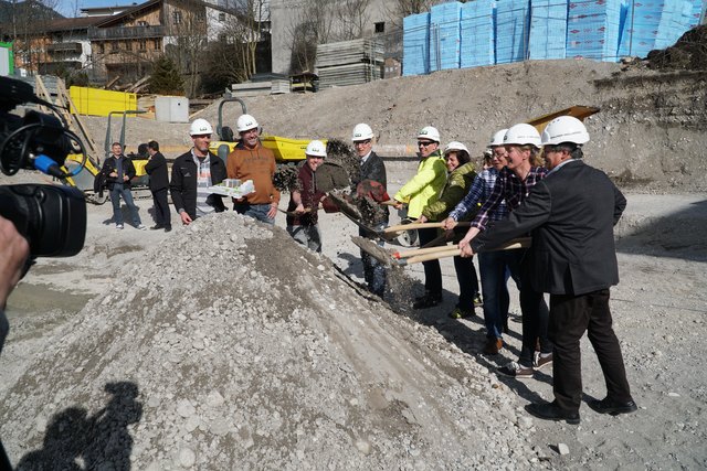 Der Spatenstich fand bei strahlendem Sonnenschein statt.
