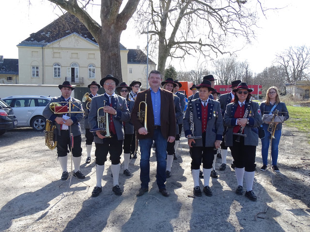 Musikverein Schwadorf sorgte für passende Begleitmusik | Foto: Käfer