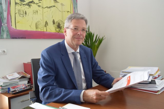 Darf sich über die Zustimmung seiner SPÖ-Funktionäre zu einer Koalition mit der ÖVP freuen: Peter Kaiser | Foto: KK