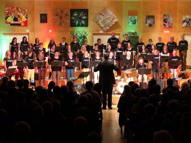 Der Leibnitzer Gesangsverein 1846 unter der bewährten Regie von Chorleiter Prof. Samo Podbreznik sang sich in Wagna in die Herzen der Besucher.