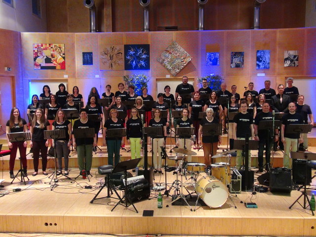 Der Leibnitzer Chor "stimmig" unter Chorleiter Prof. Samo Podbreznik stellte beim Kulturtagekonzert mit einem breit gefächerten Reigen besondere Vielseitigkeit und die immense Freude am Singen eindrucksvoll unter Beweis.