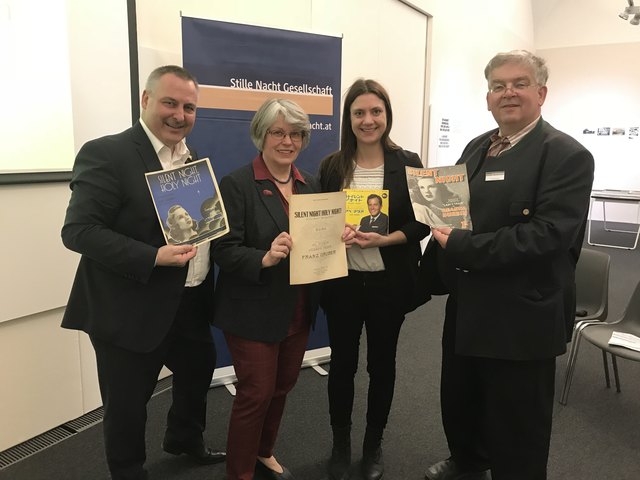 Referent Martin Reiter, Referentin Renate Ebeling-Winkler, Sandra Kobel (SalzburgMuseum) und Kursleiter Gerald Riedler von der Stille Nacht Gesellschaft.