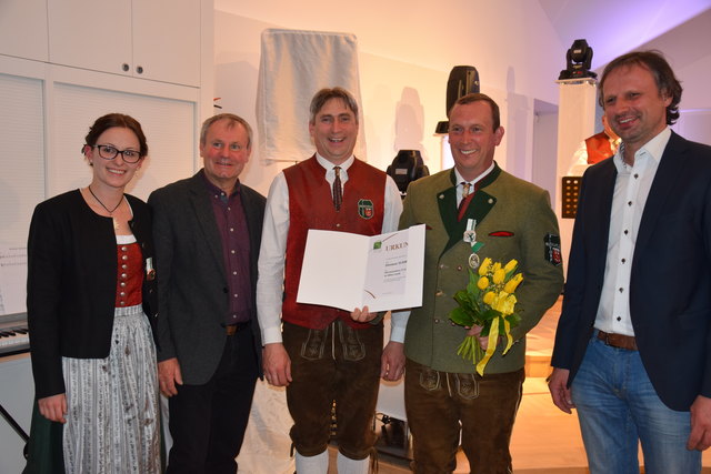 Dietmar Schmidt erhielt das Ehrenzeichen in Silber-Gold für 25 Jahre bei der Musikkapelle Pistorf.
