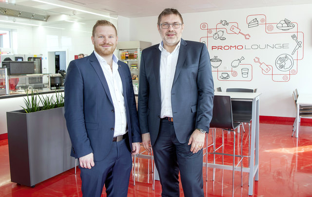 Michael und Günter Benninger sind stolz auf den gelungenen Zubau. Sie führten die Eröffnungsgäste durch den Betrieb.