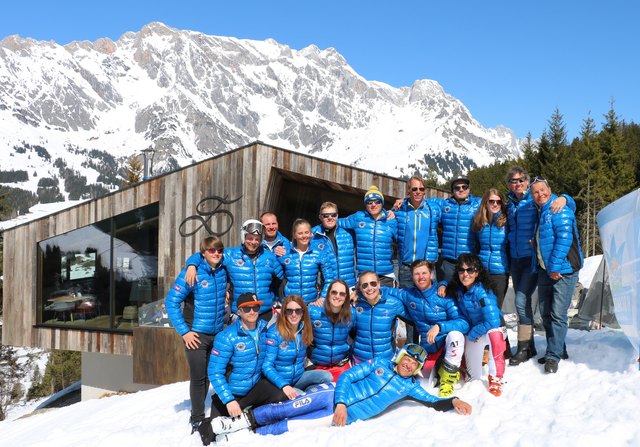 Sieg für das Team der Skischule Reith bei Kitzbühel bei der Österreichischen Skilehrermeisterschaft 2018 mit Skischulleiter Josef (2.v.r.)