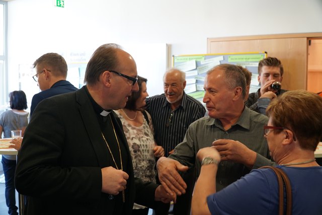 Der Kontakt zu Gläubigen und Kirchenvertretern ist Glettler besonders wichtig.