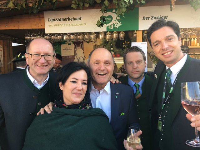 Parlamentspräsident Wolfgang Sobotka mit Adi Kern, Linda Peißl, Thomas Apfelthaler und Thomas Brandner. | Foto: TV Lipizzanerheimat