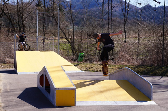 Zeigten bei der Eröffnung des neuen Skateparks in Kindberg auf der Sportanlage Mürzhofen ihr Können: die "Moreboards Graz". | Foto: Koidl