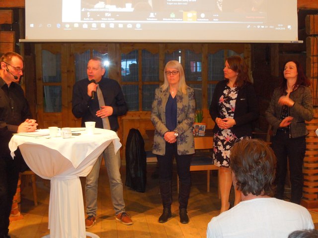 V.l.: Günther Marchner (Zukunftslabor Salzburg), Armin Mühlböck (Universität Salzburg), Bgm. Michaela Höfelsauer (Lend), Karin König-Gassner (Komm.Bleib) und Bibiana Puhl (Regionalmanagement Obersteiermark West GmbH).