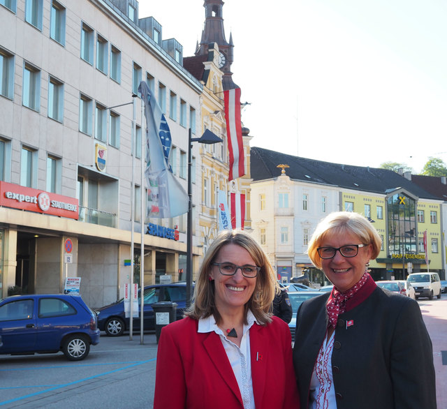 Landesrätin Ulrike Königsberger-Ludwig (li) und Bürgermeisterin Ursula Puchebner rufen dazu auf, beim Fotowettbewerb mitzumachen!