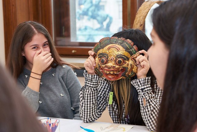 Die Geschichten weitgereister Objekte erfährt man bei der Ausstellung "Menschen und Objekte auf Wanderschaft" am 20. April im Weltmuseum. | Foto: KHM Museumsverband