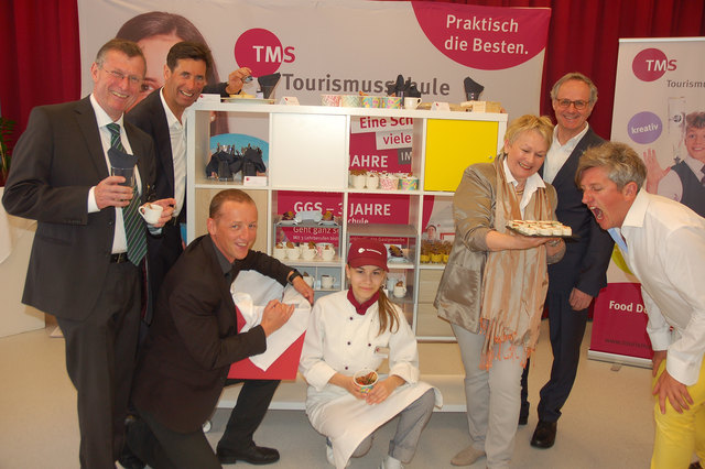 Innovativ und dynamisch präsentierte sich die TMS St. Pölten mit ihren beiden neuen Zweigen: Josef Wanas, Gerhard Angerer, Michael Hörhan, Sophie Täuber, Sissy Nitsche-Altendorfer, Andreas Hartl und Martin Hablesreiter | Foto: Haiderer